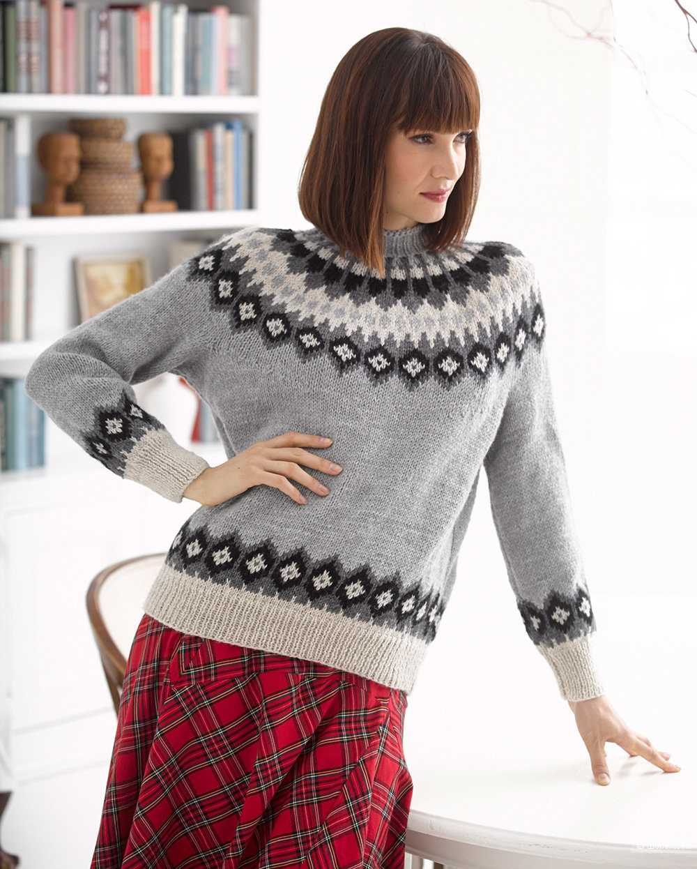 Knitting patterns for women's pullover sweaters