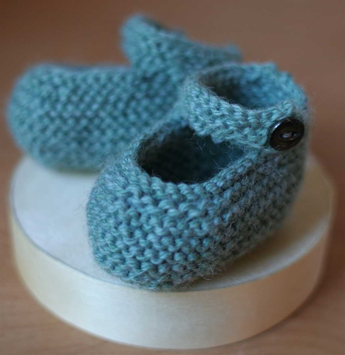 Knitting patterns for baby booties