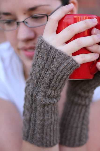 Alpaca fingerless gloves knitting pattern