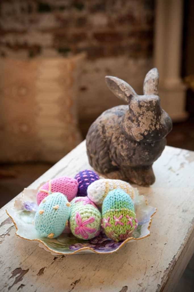 Easter bunny creme egg knitting pattern