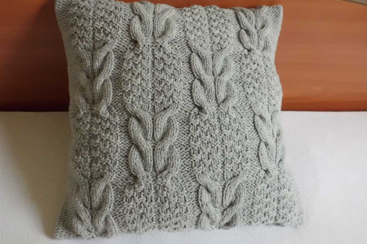 Knitted envelope cushion cover pattern