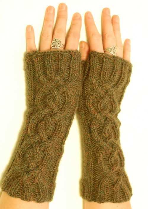 Alpaca fingerless gloves knitting pattern