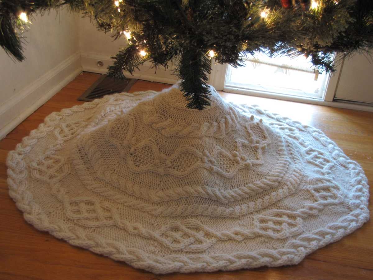 Cable knit christmas tree skirt pattern