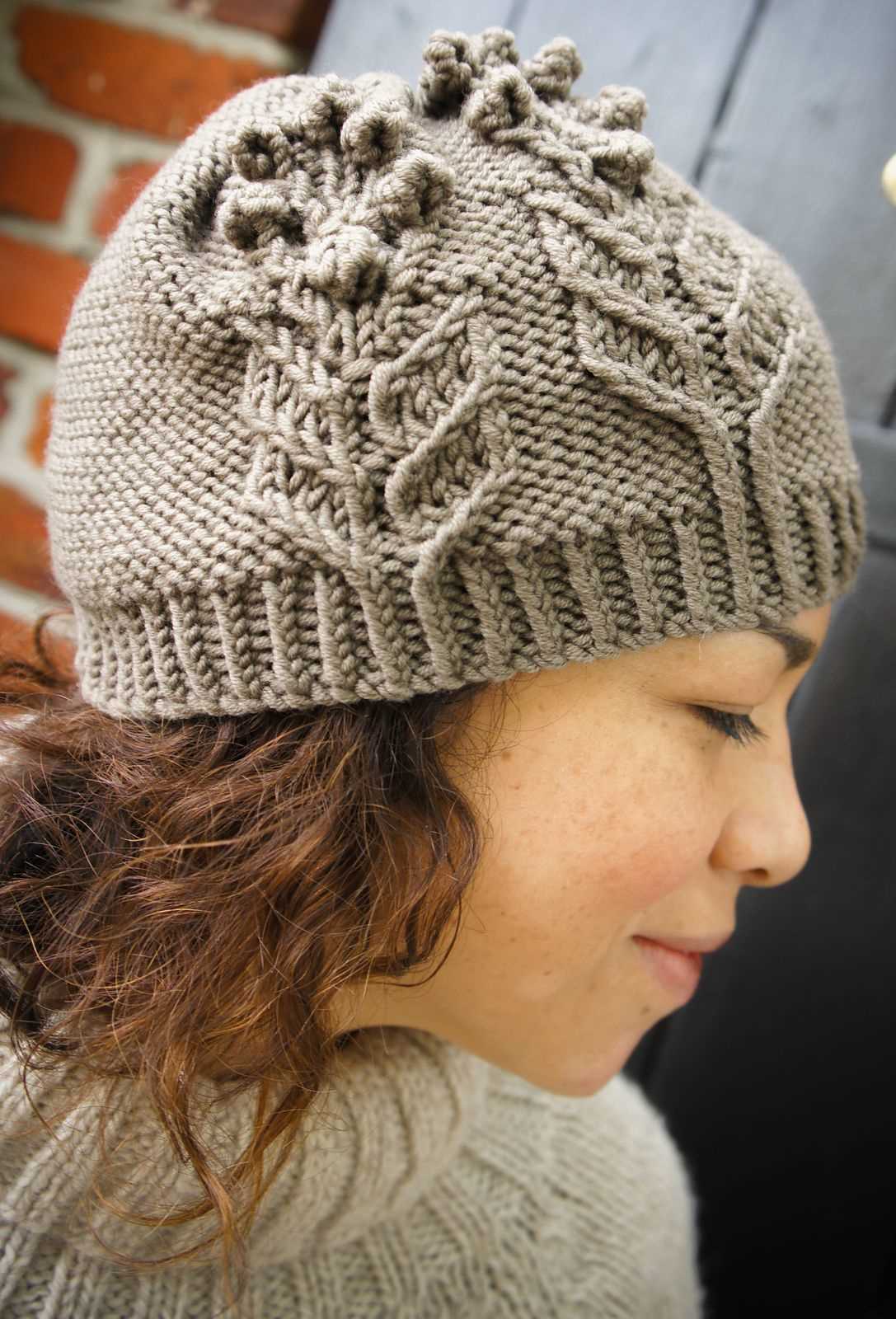 Cloche hat knitting pattern