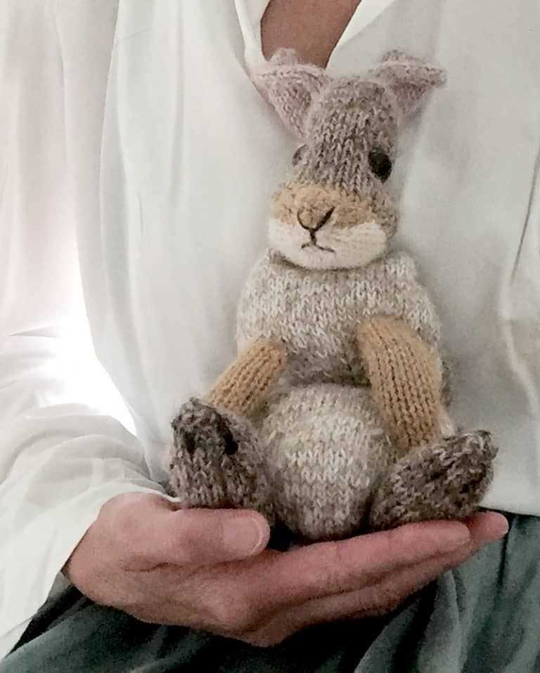 Easter bunny knitting pattern by claire garland