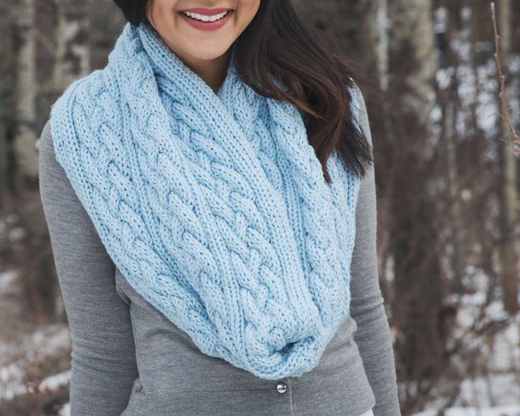 Knit infinity scarf in the round pattern