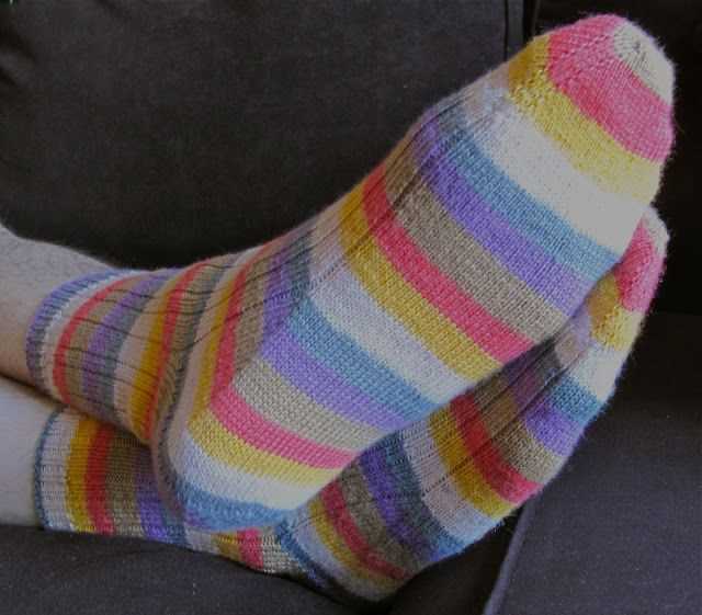 Men's ribbed socks knitting pattern