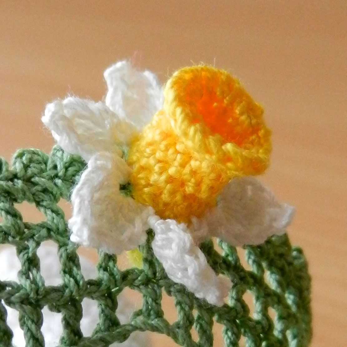 Knit daffodil pattern