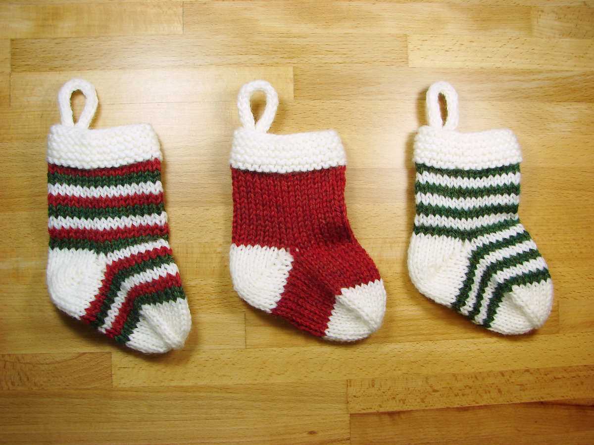 Mini xmas stocking knitting pattern