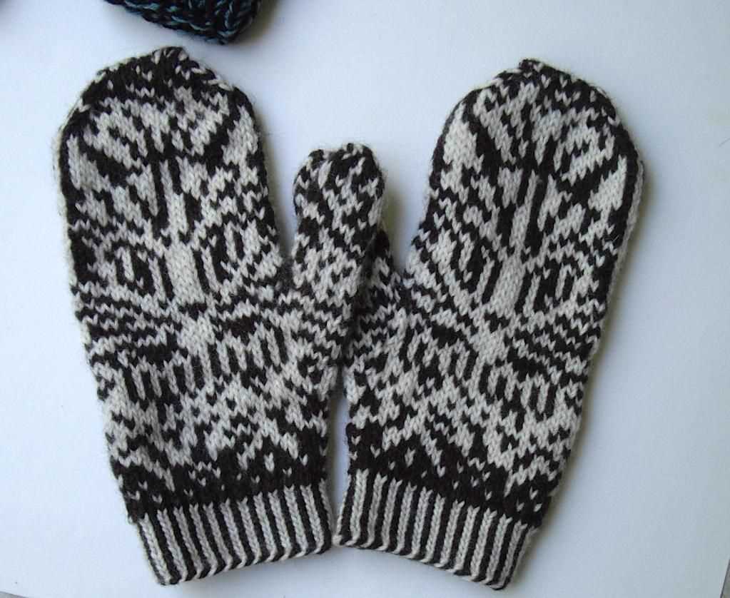 Totoro mittens knitting pattern