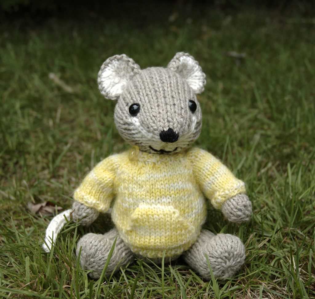 Mouse knit pattern