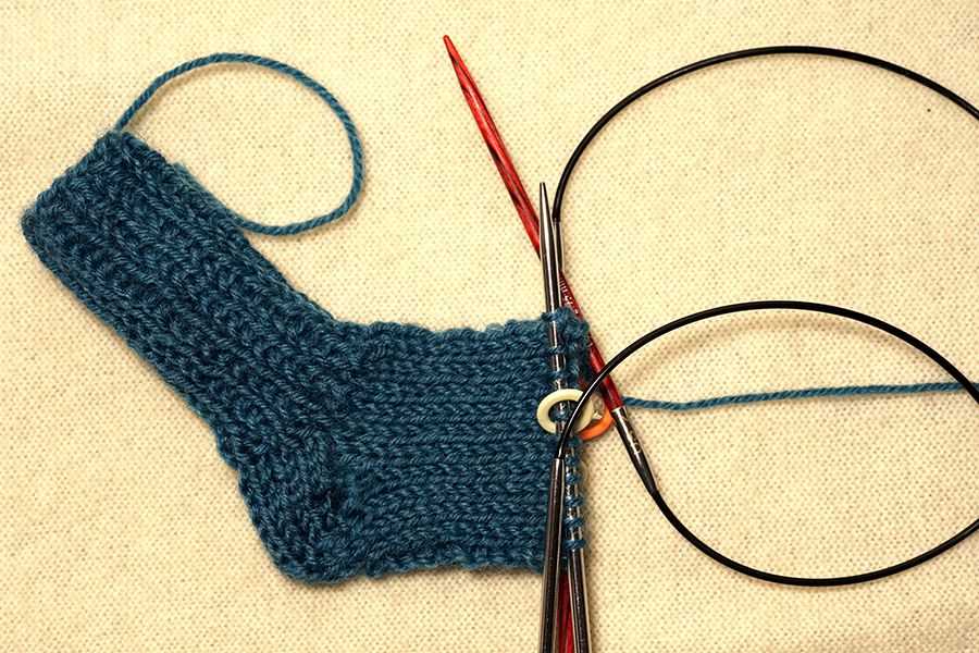 Easy knit sock pattern on circular needles