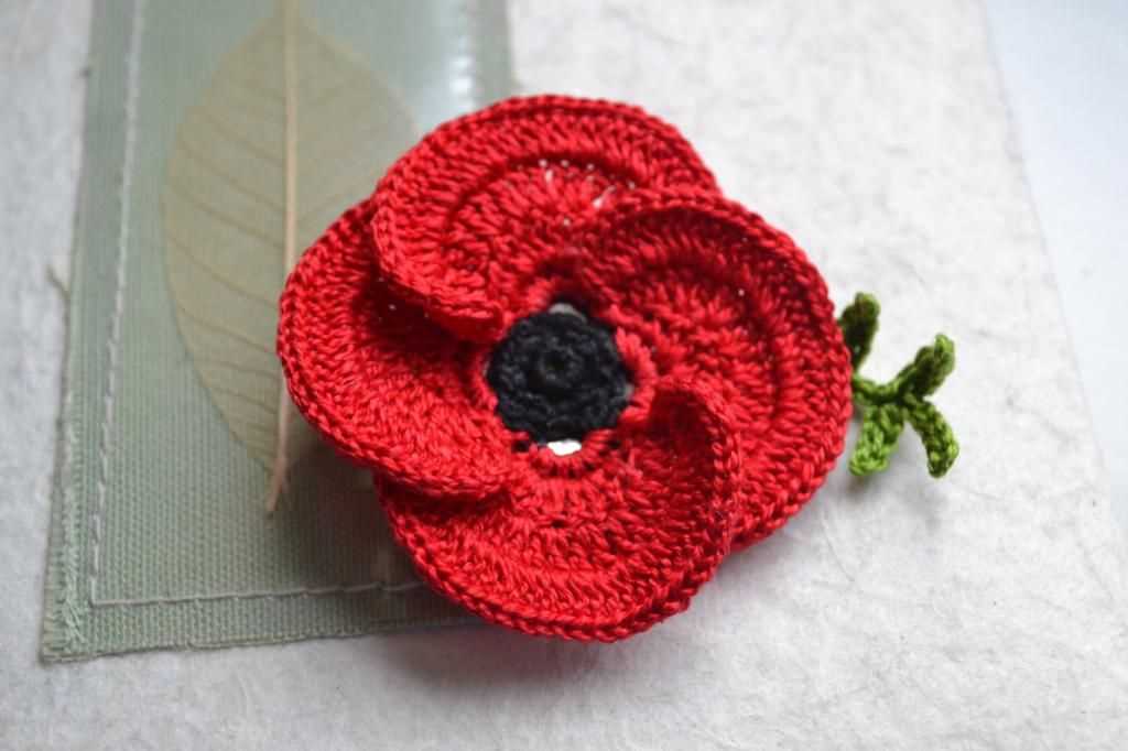 Knitting pattern for a remembrance poppy