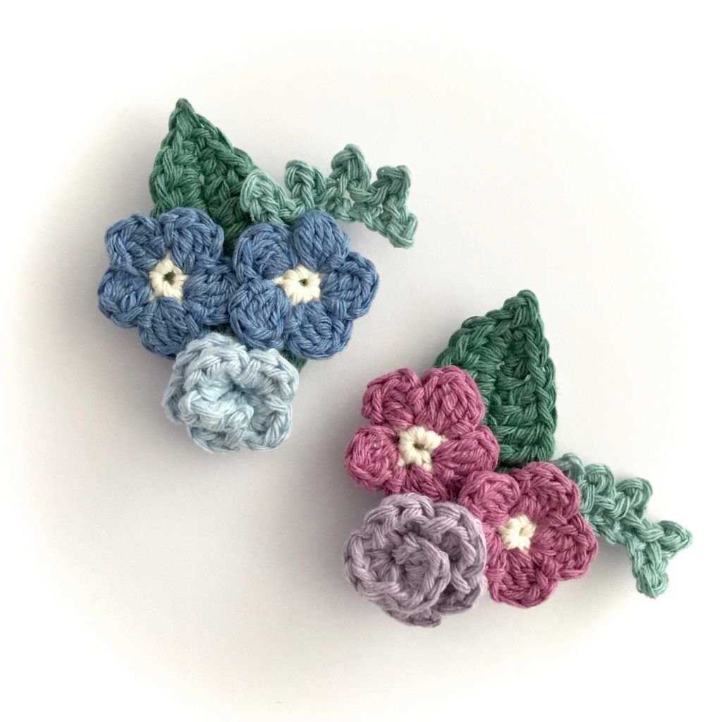 Knitted flower brooch pattern