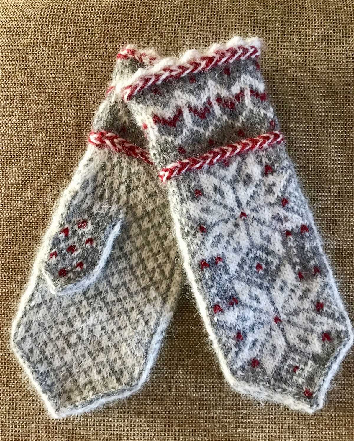 Icelandic mittens knitting pattern