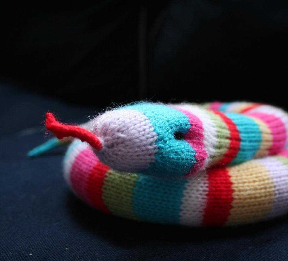 Knitted snake pattern