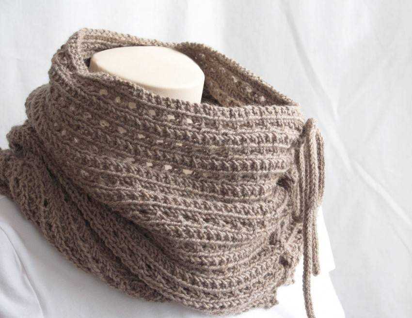 Knitted cowl scarf pattern