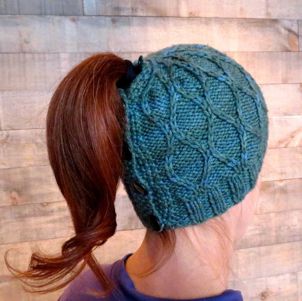 Knit hat pattern with hole for ponytail