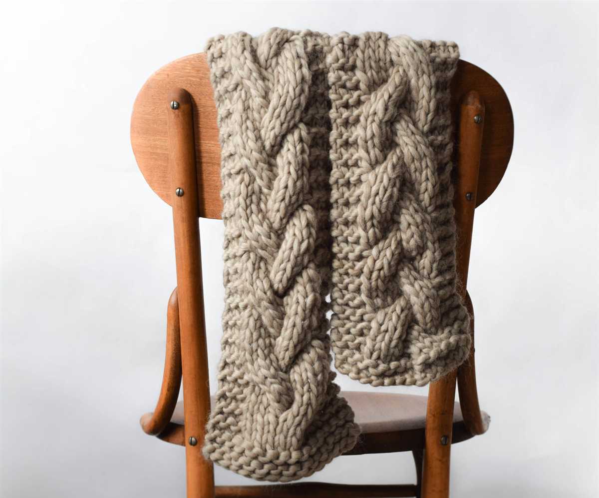 Easy chunky cable knit scarf pattern