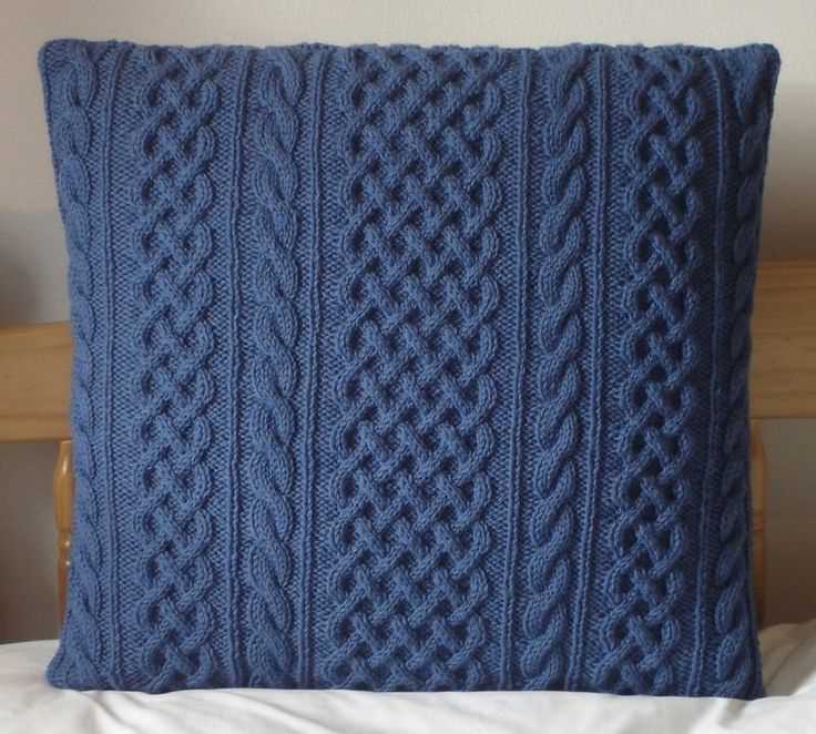 Free knitting patterns for cushions in cable knit