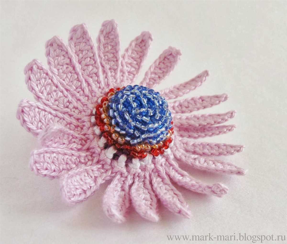 Knitted flower brooch pattern