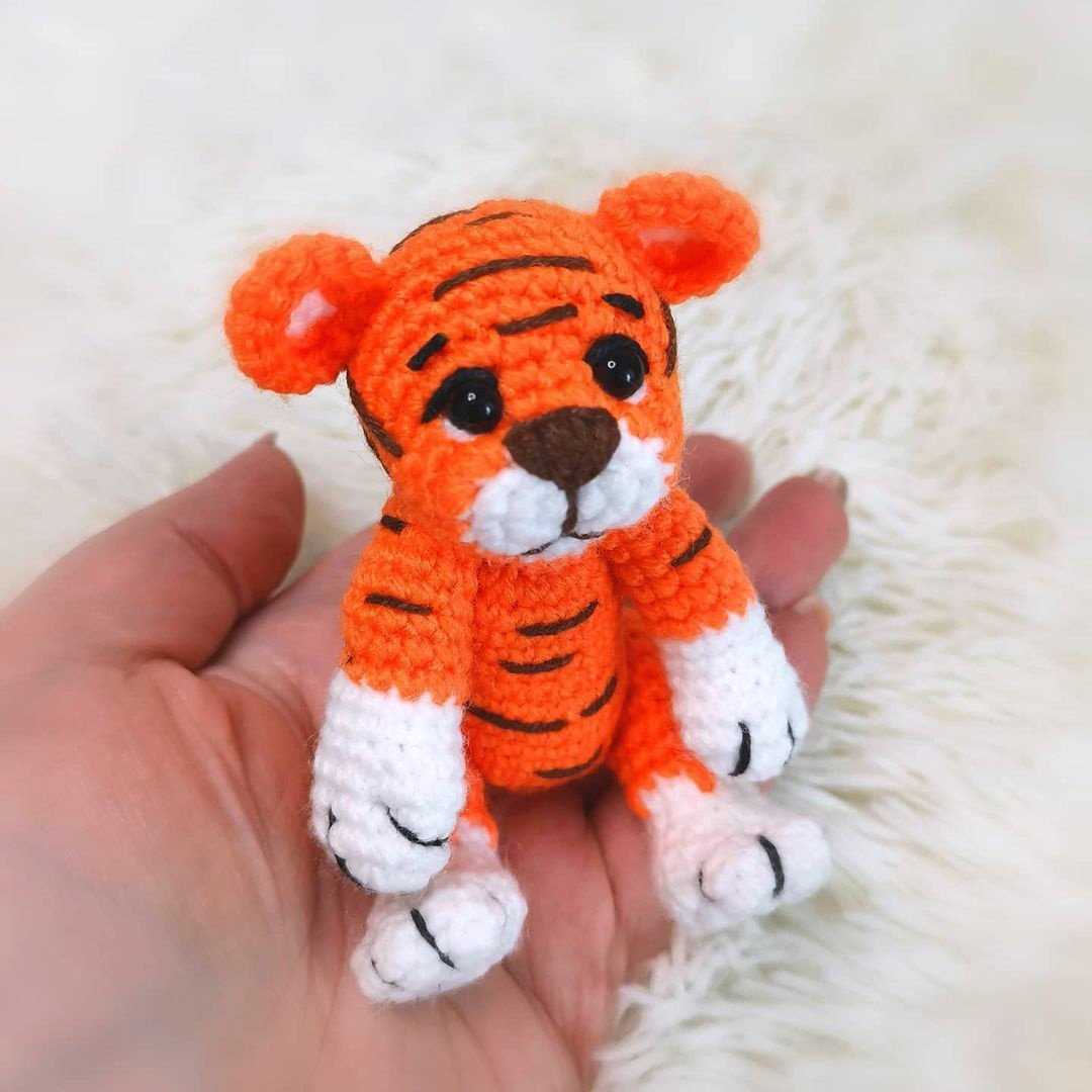 Knitted tiger toy pattern