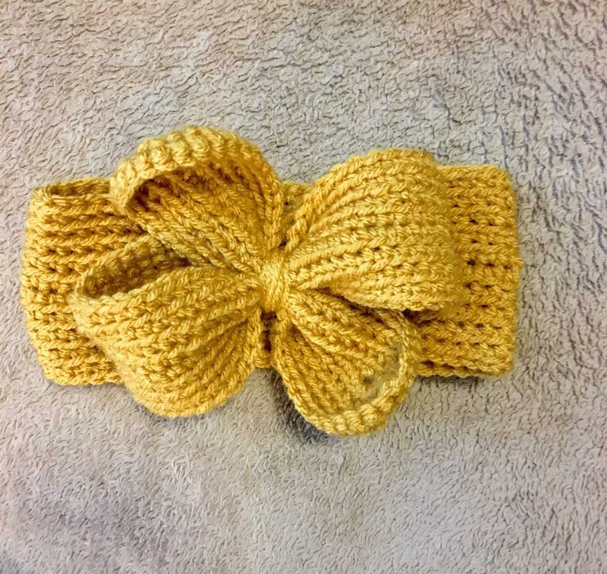 Knitted bow pattern
