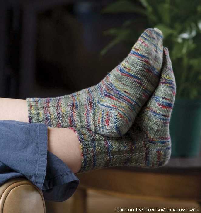 Ladies thumb socks knitting pattern