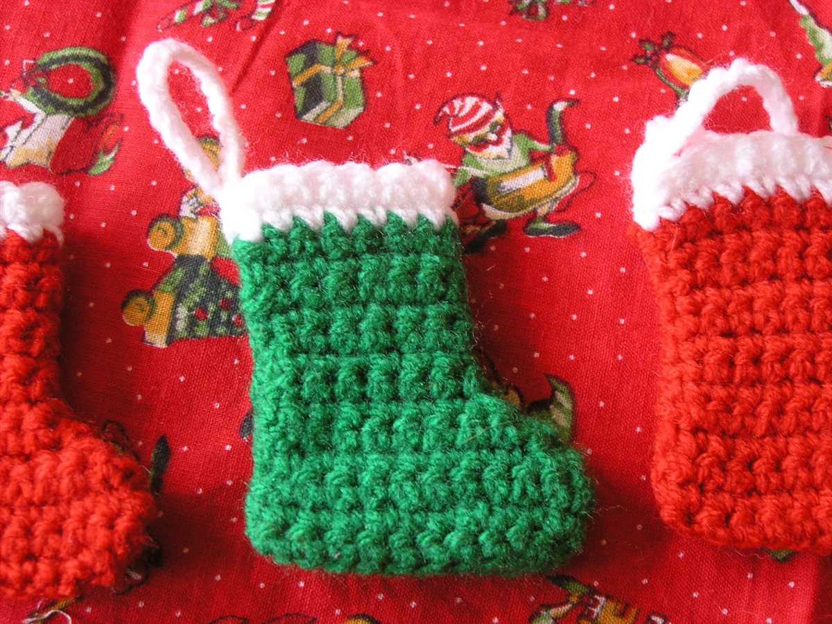 Free knitting pattern for mini christmas stocking