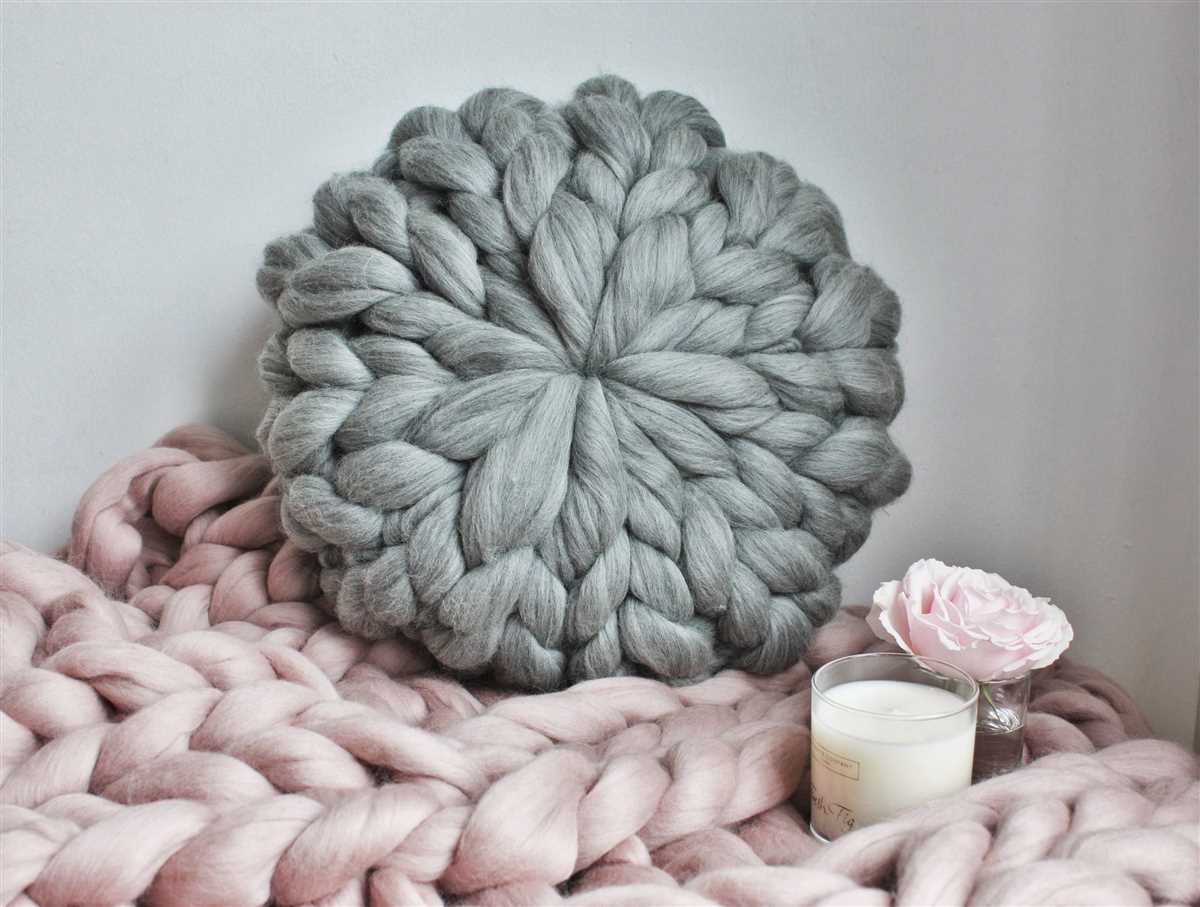 Chunky knit round pillow pattern