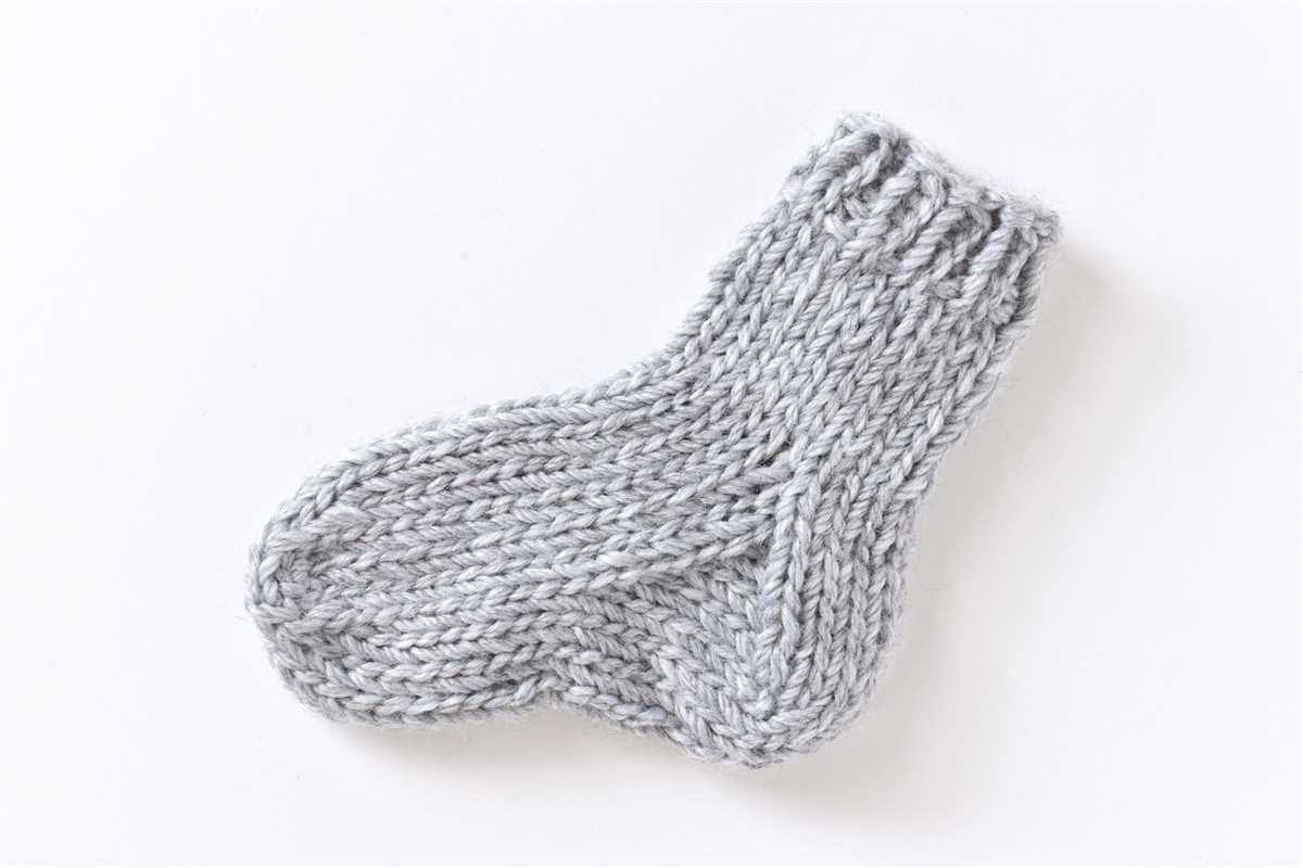 Classic socks knitting pattern