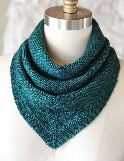 Knitted cowl scarf pattern