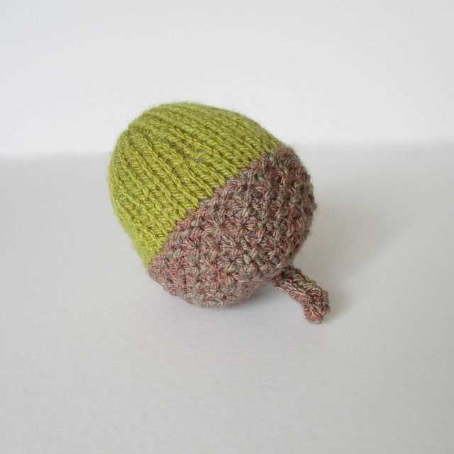 Mini knit hat ornament pattern