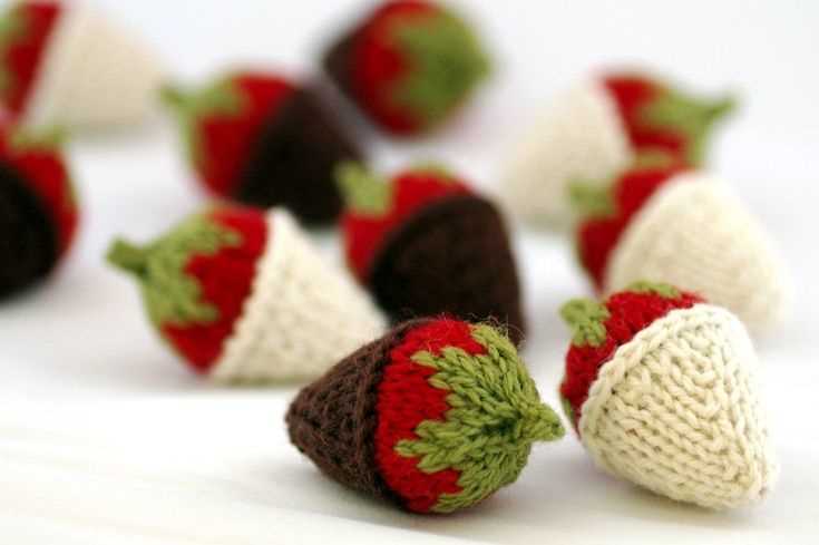 Knitted strawberry pattern free