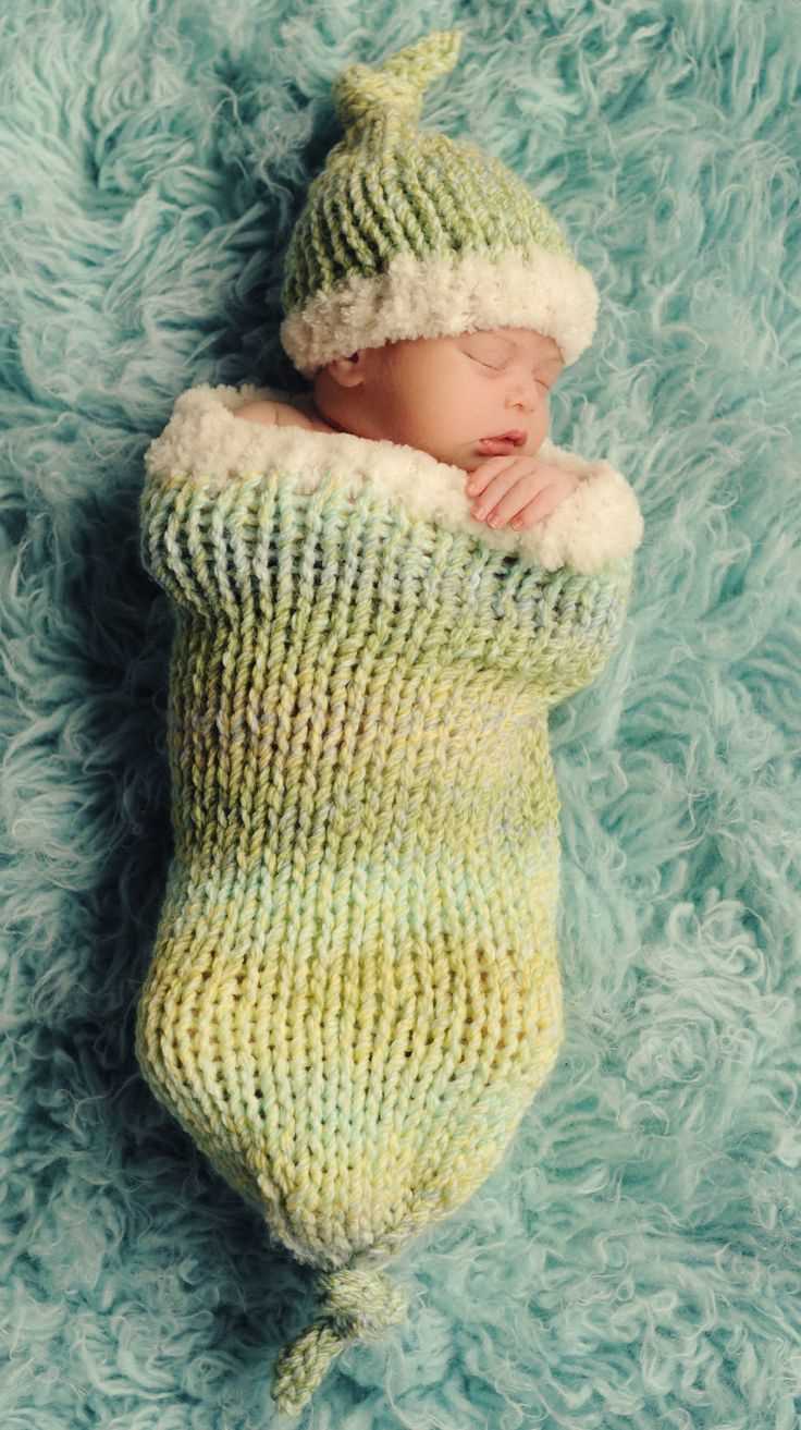 Free knitting pattern baby cocoon and hat