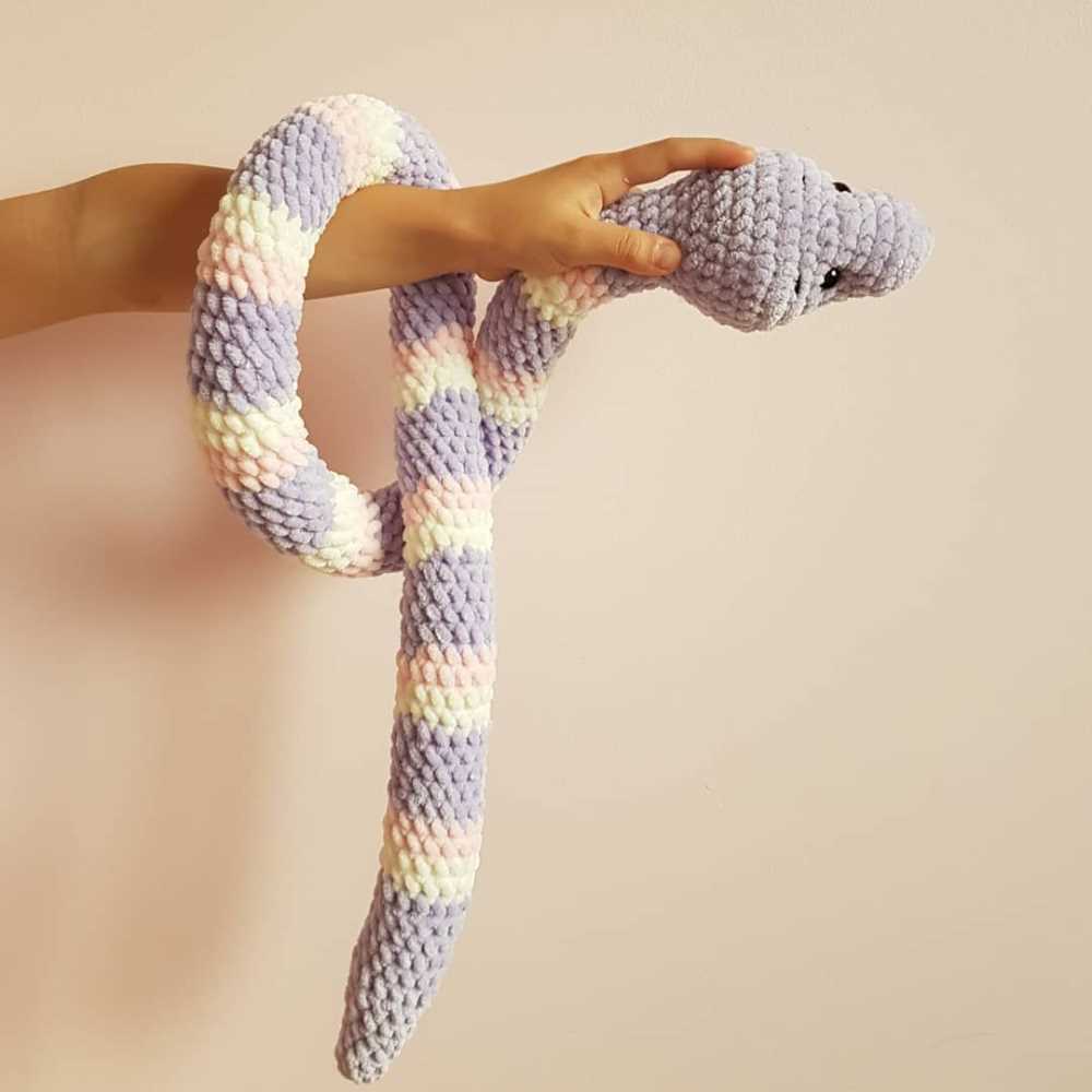 Small knitted snake pattern free