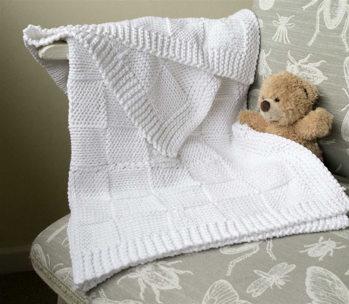 Knitted bear blanket pattern