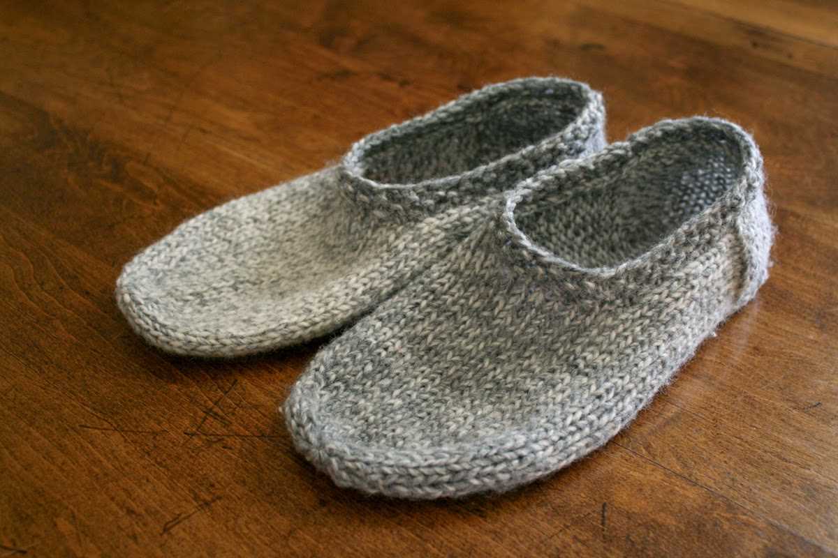 Free knitting patterns for slipper boots uk