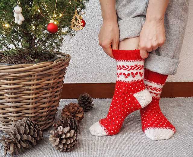 Woolen socks knitting pattern