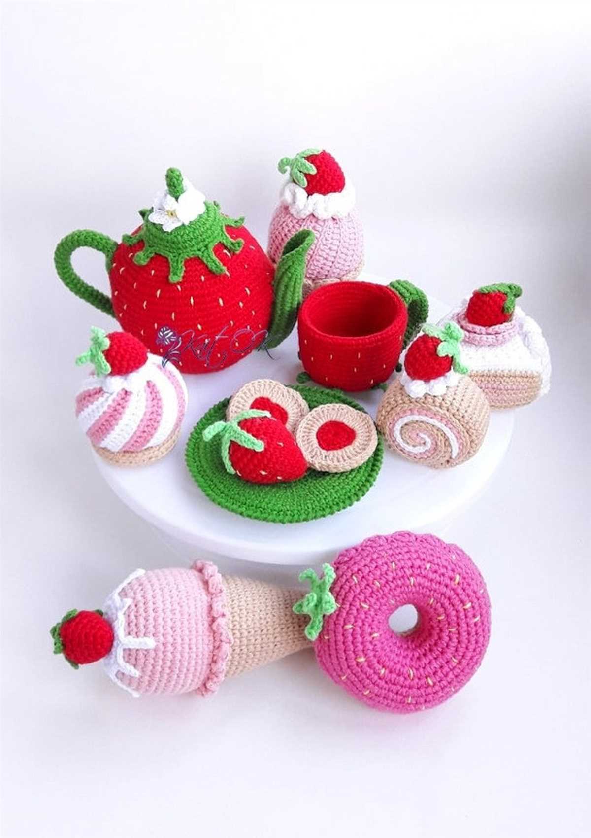 Knitted strawberry pattern free