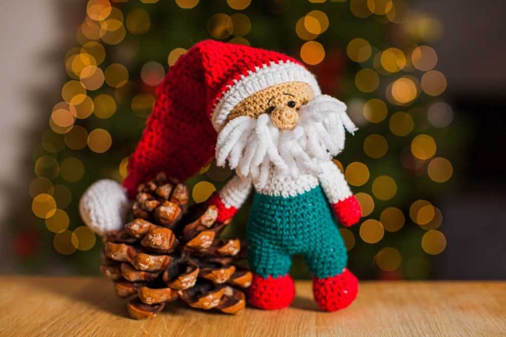 Knitted santa gnomes pattern