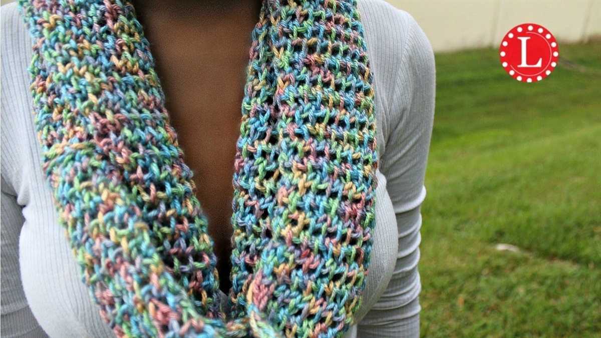 Knit infinity scarf in the round pattern