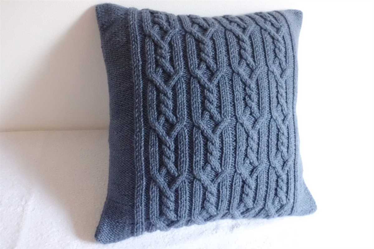 Knitted envelope cushion cover pattern