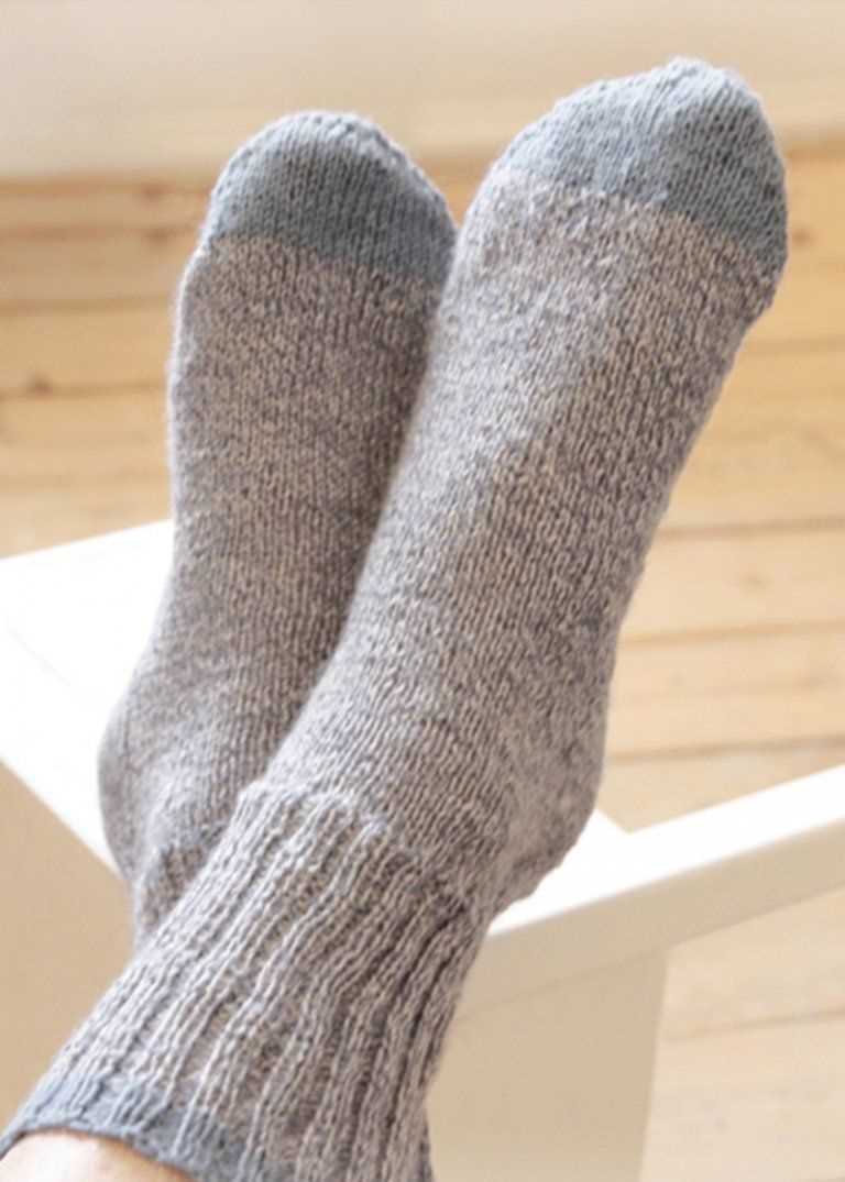 Men's ribbed socks knitting pattern