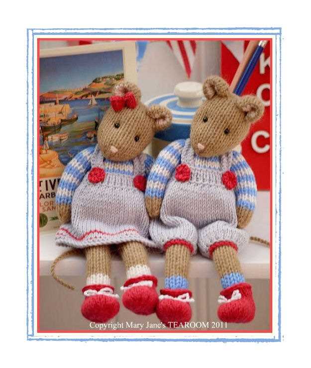 Knitted mice patterns