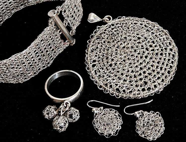 Knitted wire jewelry patterns free