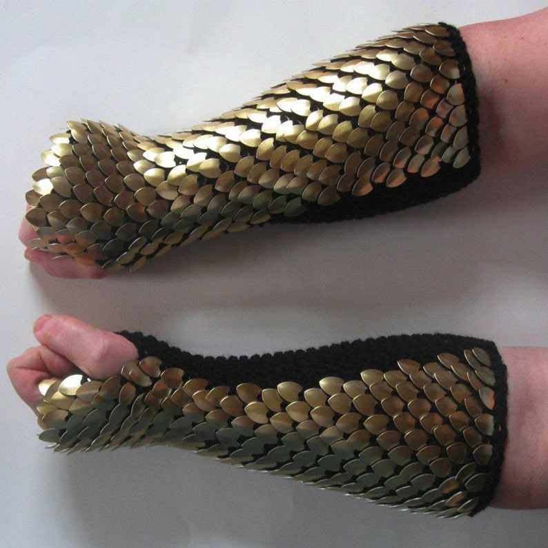 Gauntlet pattern knit