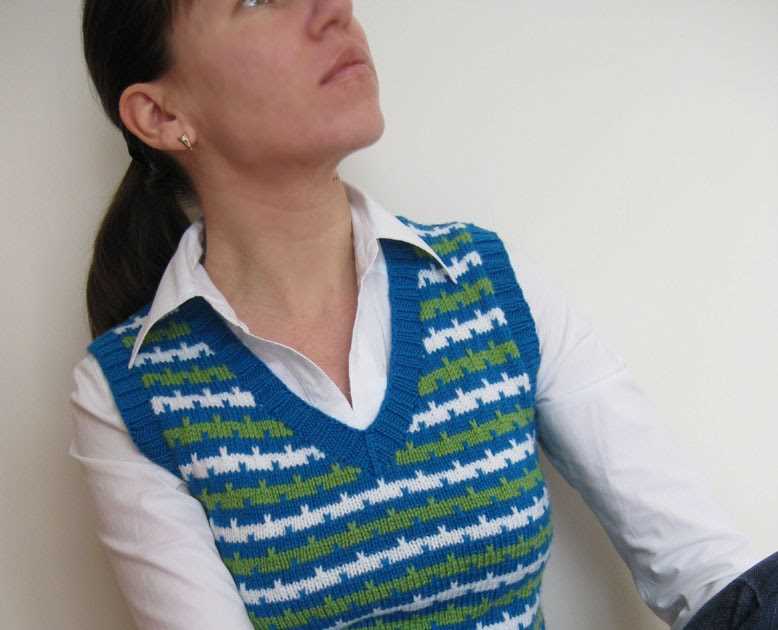 Knit patterns for vests in one piece