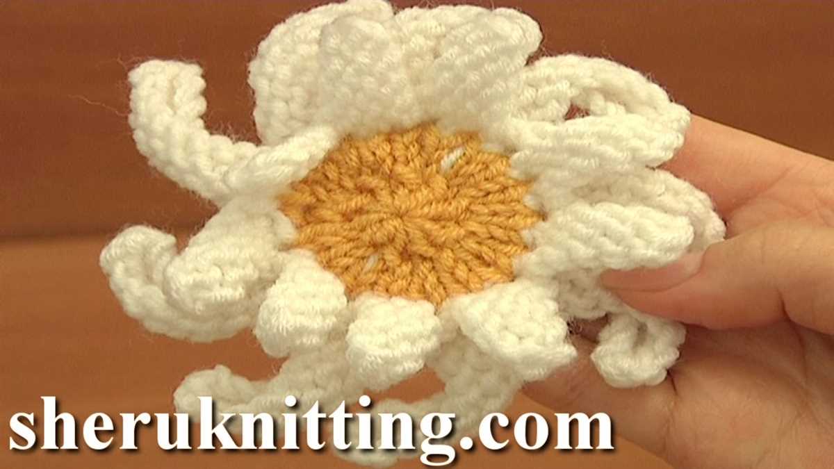 Knit daisy flower pattern