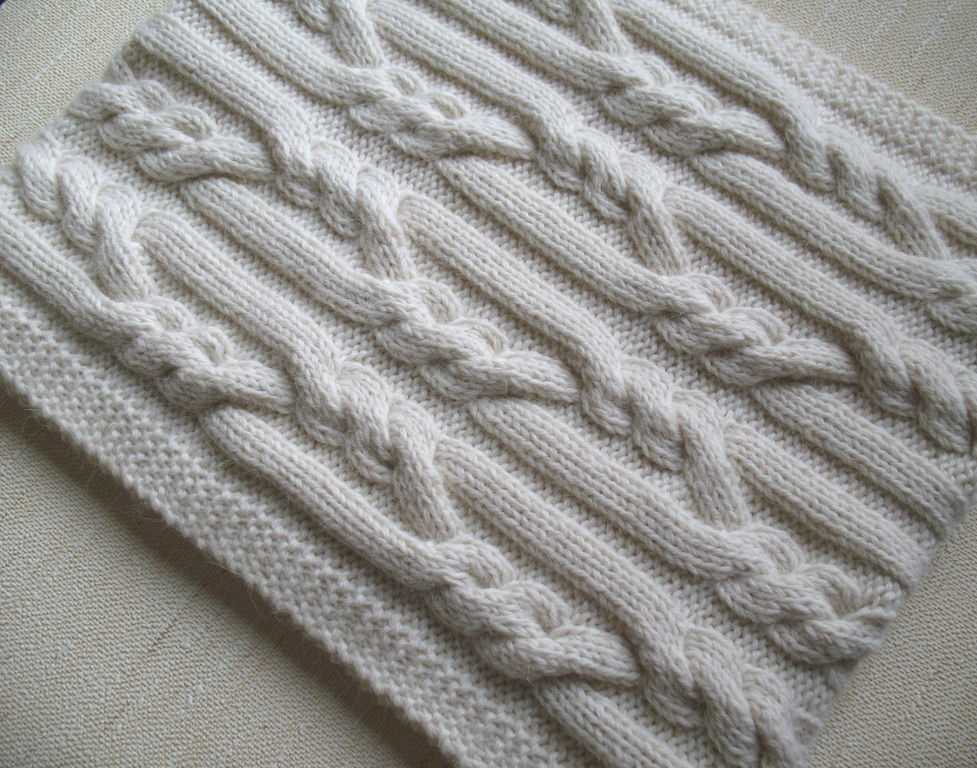 Single cable knit scarf pattern